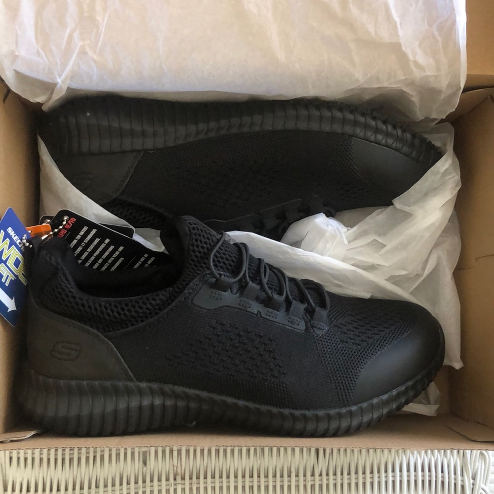 NWT sketchers black sneakers